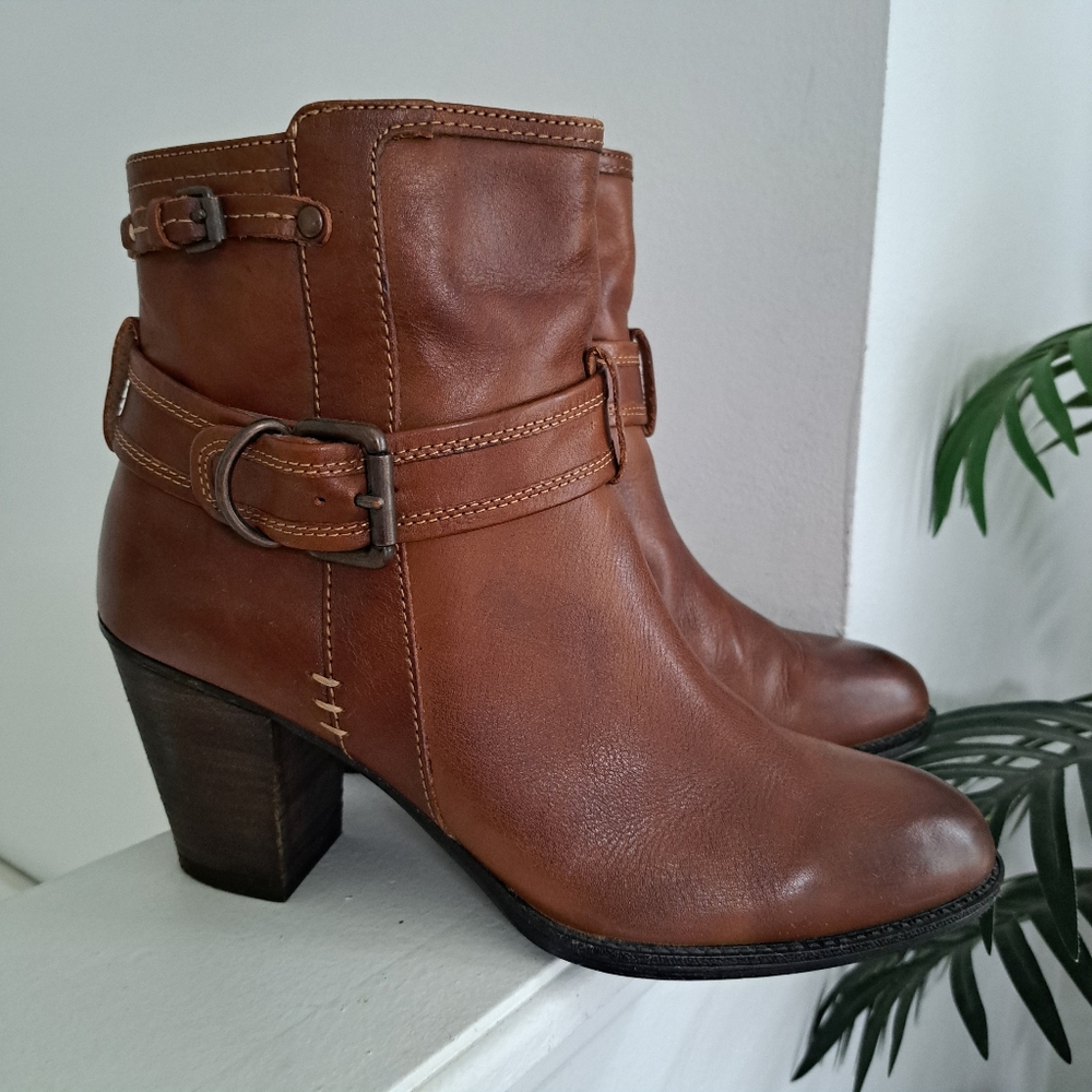 Sofft Wyoming Brown Leather Ankle Boots Heel Buckle Moto Western Womens 10M NWOT